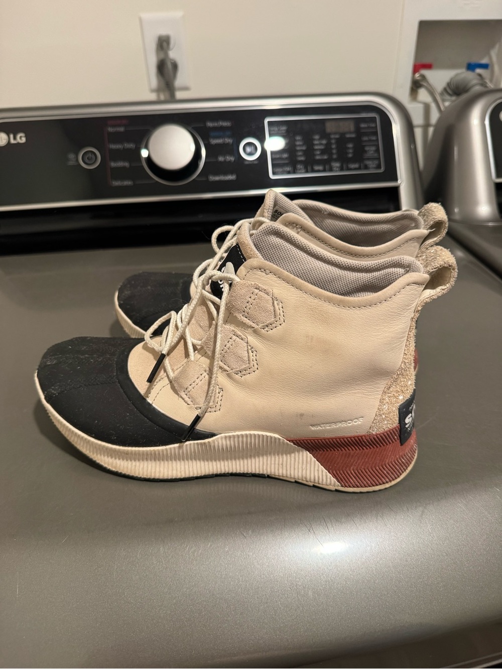 Sorel Beige Black Rust Colorblock Lace-Up Ankle Sneakers